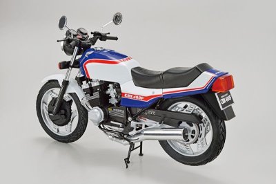 画像2: アオシマ (32) 1/12(1981年) ホンダ NC07 CBX400F パールキャンディーブルー/パールシェルホワイト '81