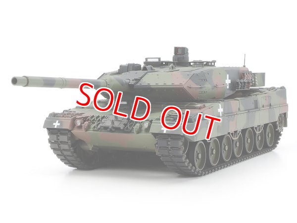 画像1: 【限定商品】タミヤ (25207) 1/35 レオパルト2A6戦車“ウクライナ軍”   (1)