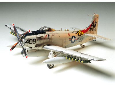 画像2: タミヤ(61058)1/48 ダグラス A-1H スカイレーダー アメリカ海軍