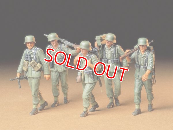 画像1: タミヤ（35184）1/35 ドイツ機関銃チーム 行軍セット   