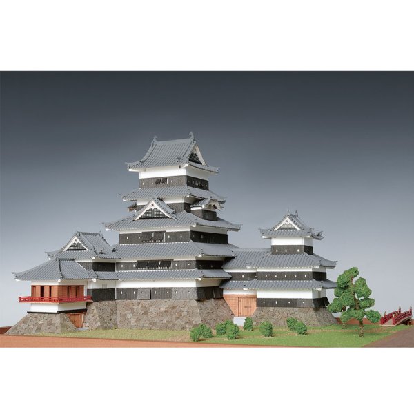 画像1: ウッディジョー (NO.334) 1/150 松本城（改良版）木製模型 組立キット   (1)