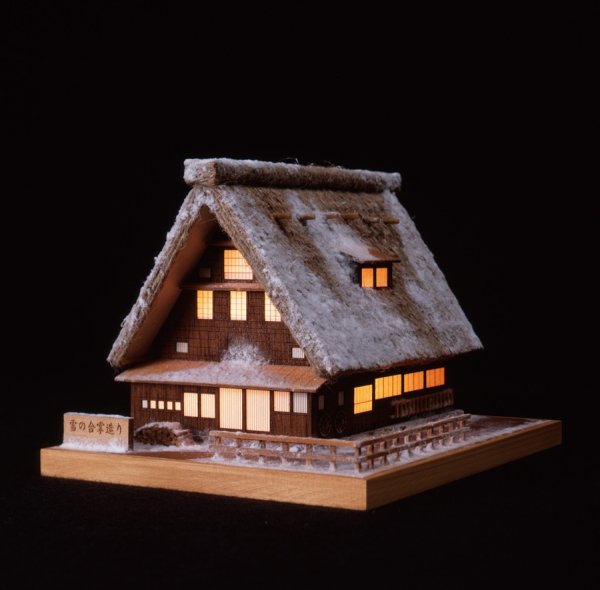 画像1: ウッディジョー (NO.369) あかりシリーズNo.1 雪の合掌造り 木製模型 組立キット  (1)