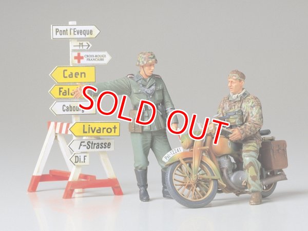 画像1: タミヤ（35241）1/35 ドイツ軍用オートバイ 野戦伝令セット   (1)