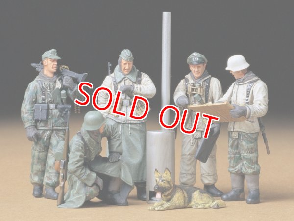 画像1: タミヤ（35212）1/35 ドイツ歩兵 野戦会議セット   (1)