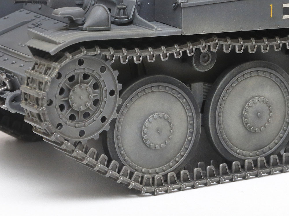 画像: タミヤ（35369）1/35 ドイツ軽戦車 38 (t) E/F型  